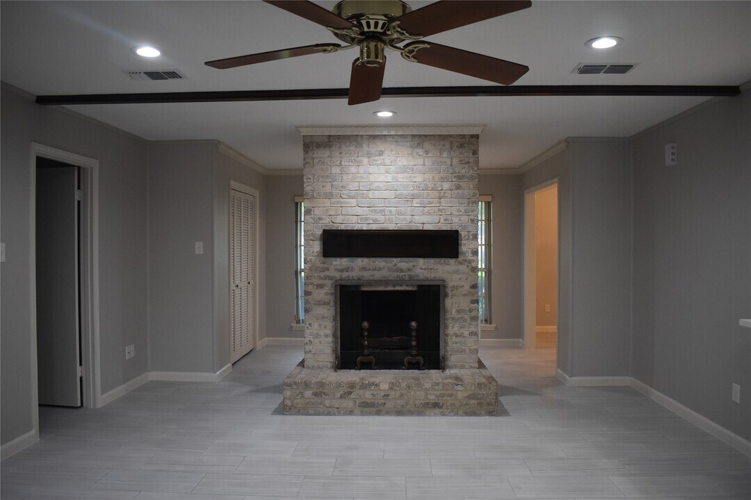 3110 Springhill Dr in Missouri City, TX - Foto de edificio