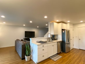 1589 NW 5th Ave in Oak Harbor, WA - Foto de edificio - Building Photo