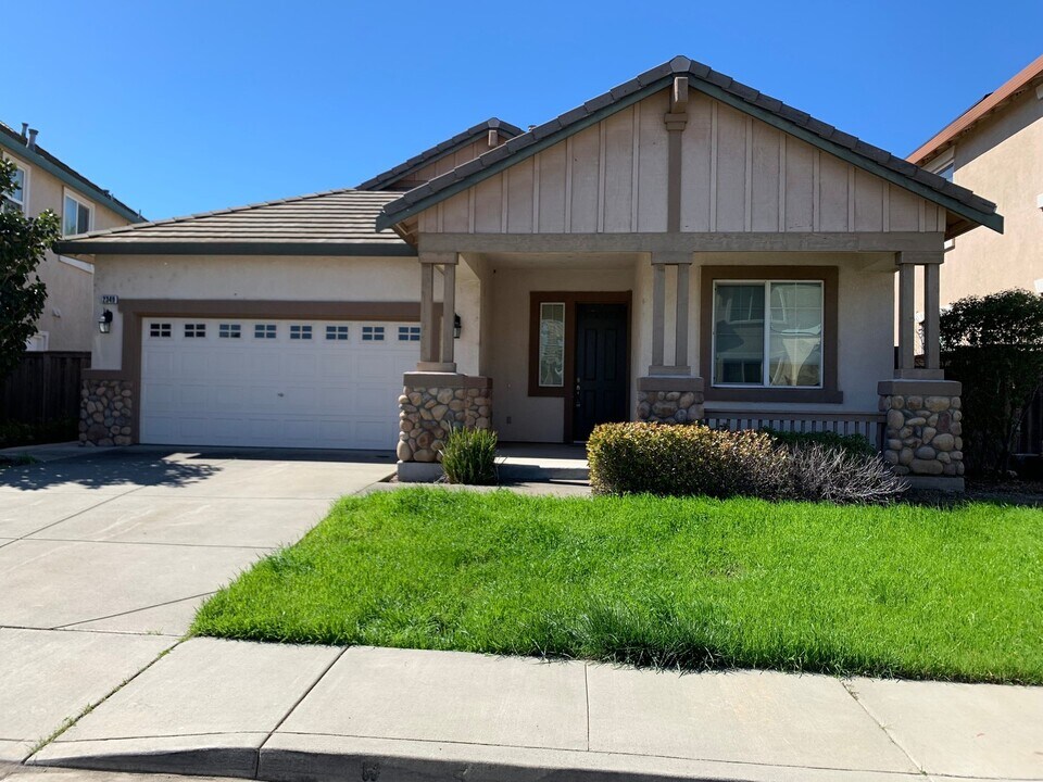 2349 Campbell Cir in Fairfield, CA - Building Photo