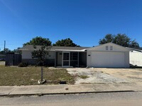 1019 Pert Ln in Holiday, FL - Foto de edificio - Building Photo