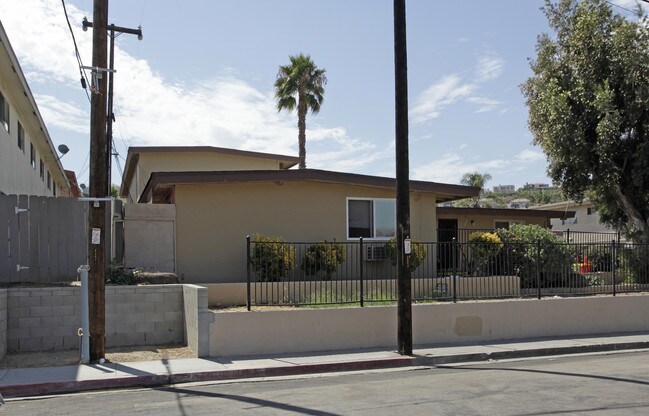 7637-7647 Normal Ave in La Mesa, CA - Foto de edificio - Building Photo
