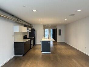 1443 N Franklin St, Unit 2 in Philadelphia, PA - Building Photo - Building Photo