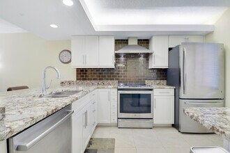1301 Seafarer Cir in Jupiter, FL - Building Photo - Building Photo