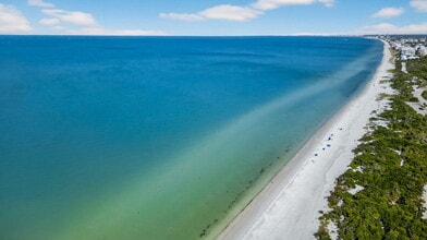 1001 Arbor Lake Dr in Naples, FL - Building Photo - Building Photo