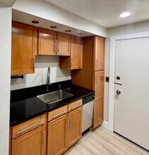5113 N East River Rd in Chicago, IL - Building Photo - Building Photo