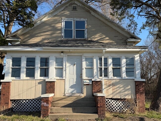 property at 1519 E Fairchild St