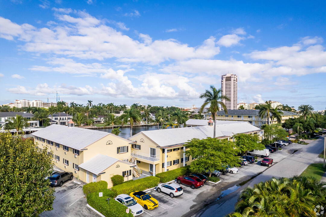 1035 Spanish River Rd in Boca Raton, FL - Building Photo