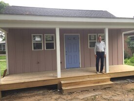 606 Ray Ave in Hendersonville, NC - Building Photo