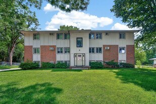 1645 NW 84th St in Clive, IA - Building Photo