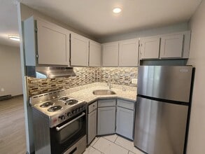 Vernon Pines Apartments in Vernon, CT - Building Photo - Building Photo