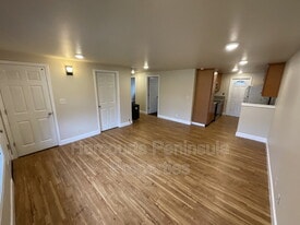 1742 Anderson St in Bremerton, WA - Building Photo