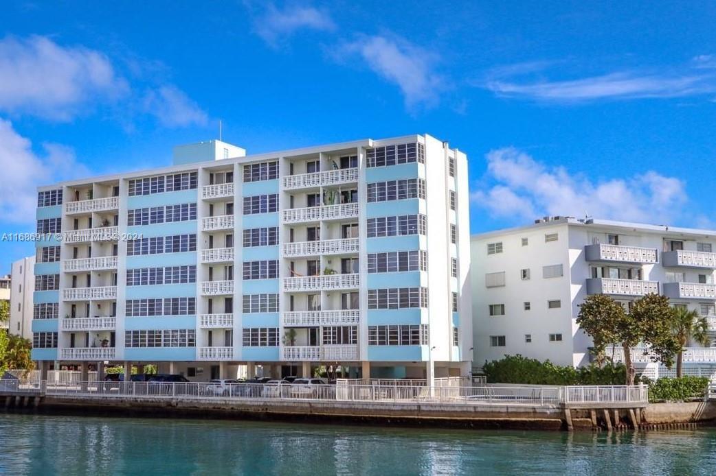 1670 Lincoln Ct in Miami Beach, FL - Foto de edificio