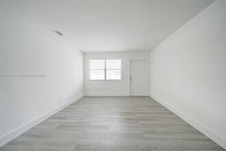 6735 NW 2nd Ct in Miami, FL - Building Photo - Building Photo
