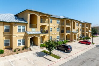 Northwood Luxury Apartments & Corporate Suites in New Braunfels, TX - Foto de edificio - Building Photo