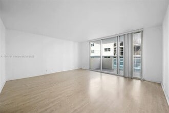 1200 West Ave in Miami Beach, FL - Foto de edificio - Building Photo