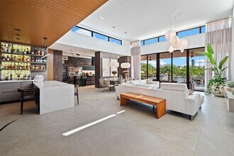 655 Layne Blvd in Hallandale Beach, FL - Foto de edificio - Building Photo