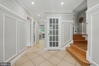 8121 Briar Creek Dr in Annandale, VA - Foto de edificio - Building Photo