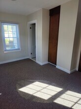 125 Center St in Lee, MA - Building Photo - Building Photo