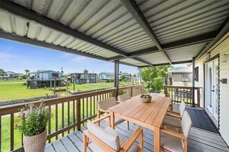 7102 Terrasso Dr in Hitchcock, TX - Building Photo - Building Photo