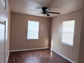 17 Midway Dr in Brownsville, TX - Building Photo