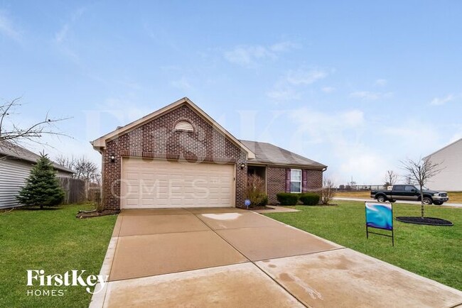 673 Loon Ln in Greenwood, IN - Building Photo - Building Photo