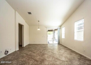 7114 E Olla Ave in Mesa, AZ - Foto de edificio - Building Photo
