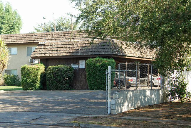 136 W Saginaw Way in Fresno, CA - Building Photo - Building Photo