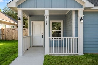 1314 Antone St in Bryan, TX - Building Photo - Building Photo