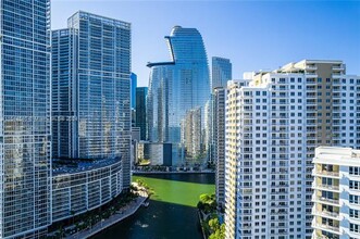 300 Biscayne Boulevard Way, Unit 1909 in Miami, FL - Foto de edificio - Building Photo
