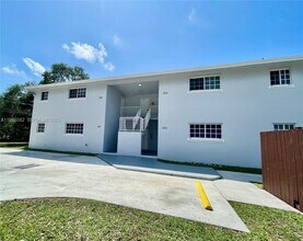 800 SW 10th Ave in Hallandale Beach, FL - Building Photo - Building Photo