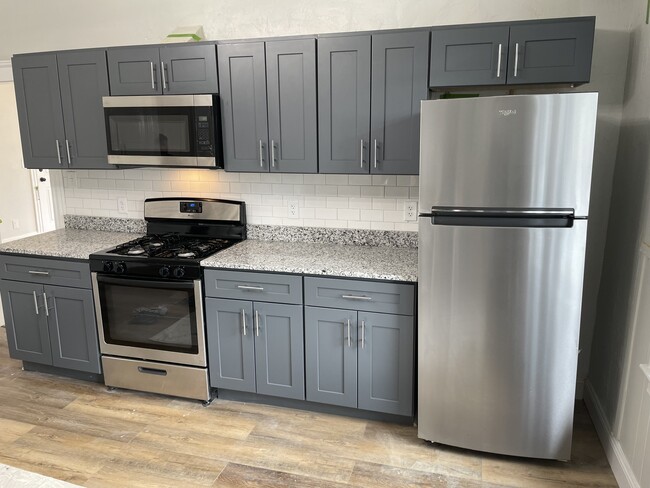 62 Plymouth St, Unit 2nd floor in Methuen, MA - Building Photo - Building Photo