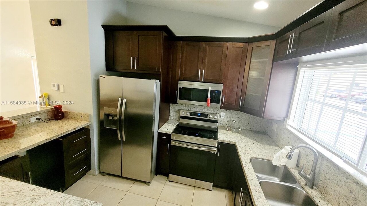 3866 SW 48th Ave in Pembroke Park, FL - Building Photo