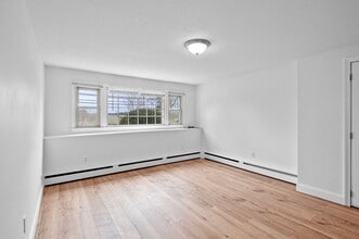 121 Cambridge Rd in Woburn, MA - Building Photo - Building Photo