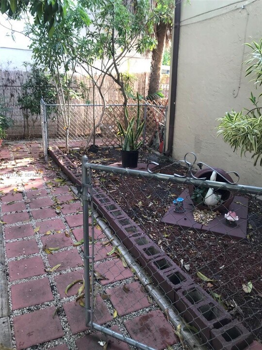 6530 W 2nd Ct in Hialeah, FL - Building Photo