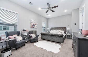 414 Yale Oaks Ln in Houston, TX - Building Photo - Building Photo