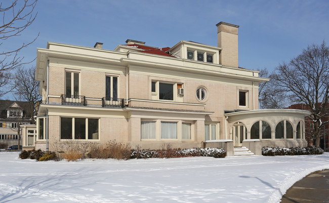 Pleasant Home in Oak Park, IL - Building Photo - Building Photo