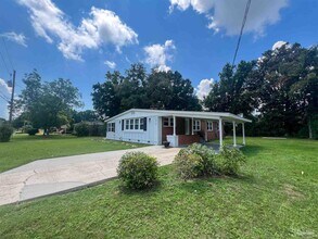 1815 Hallmark Dr in Pensacola, FL - Building Photo - Building Photo