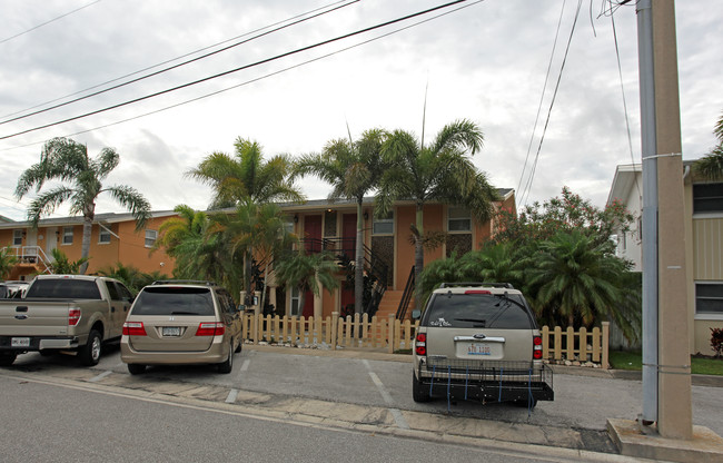 2685 St Joseph Dr in Dunedin, FL - Building Photo - Building Photo