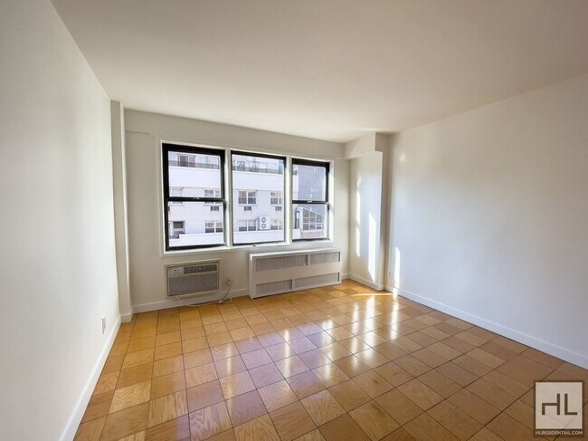 236 E 36th St in New York, NY - Building Photo - Building Photo