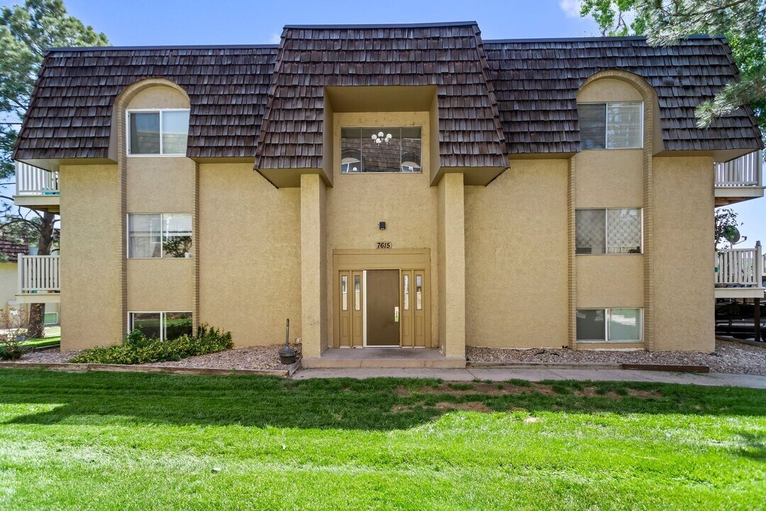 7615 E Quincy Ave in Denver, CO - Building Photo