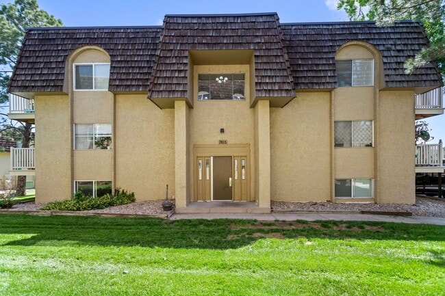 property at 7615 E Quincy Ave