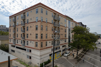 Piazza Navona Condo in Austin, TX - Foto de edificio - Building Photo