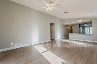 13930 W Country Gables Dr in Surprise, AZ - Building Photo - Building Photo