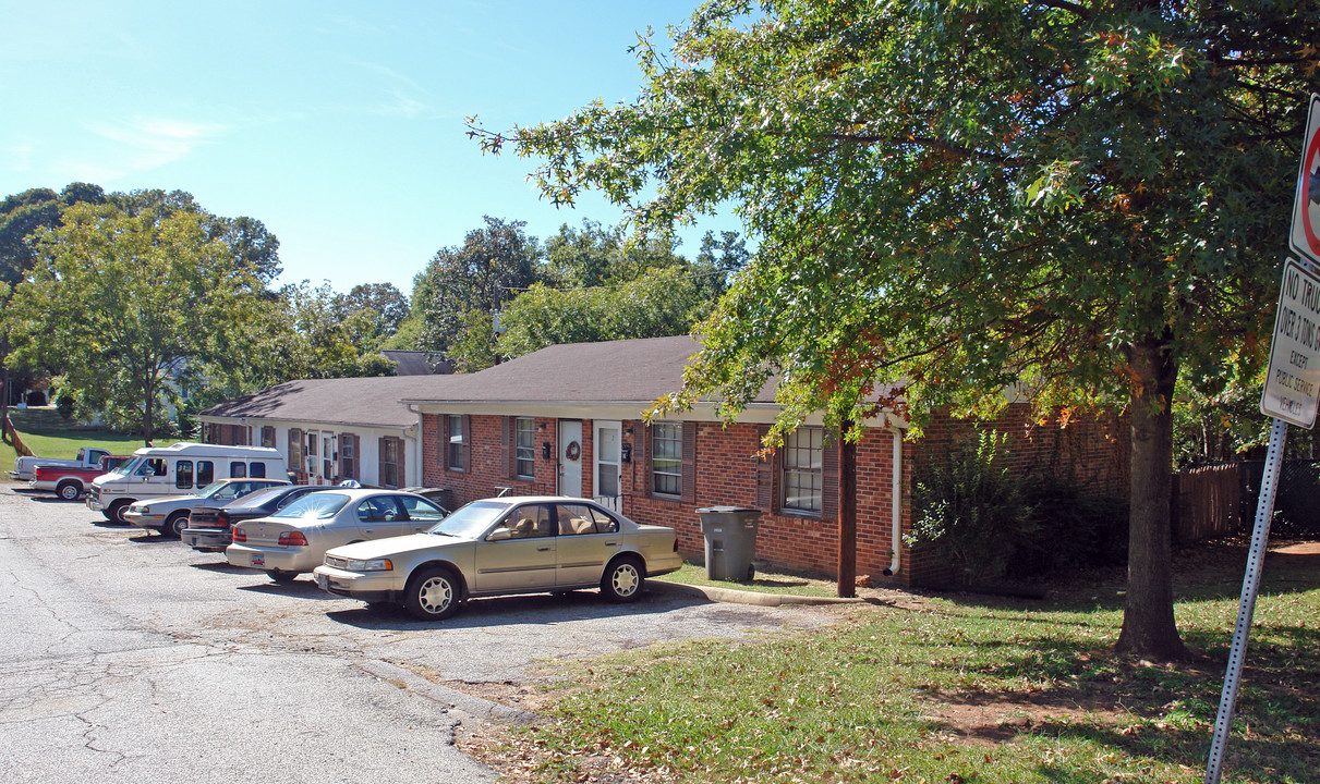 817 N Franklin Rd in Greenville, SC - Building Photo