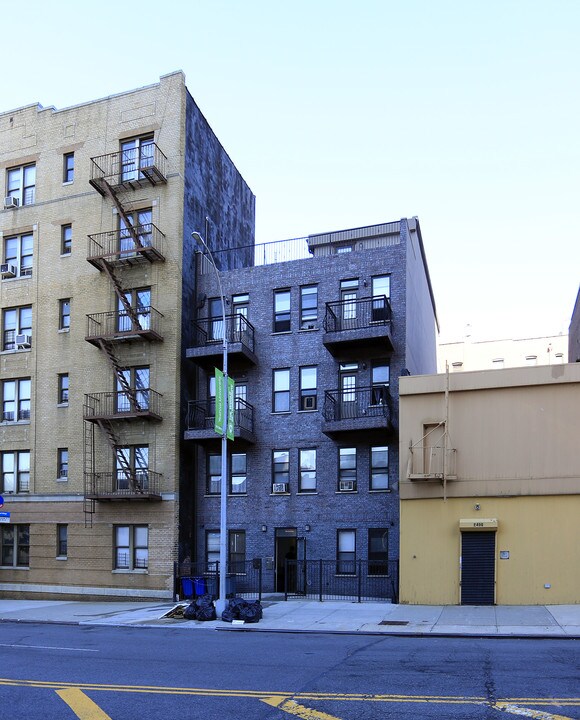 2494 Amsterdam Ave in New York, NY - Foto de edificio