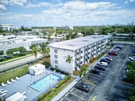 16450 NW 2nd Ave in Miami, FL - Building Photo