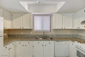 6729 W Charleston Blvd in Las Vegas, NV - Building Photo - Building Photo