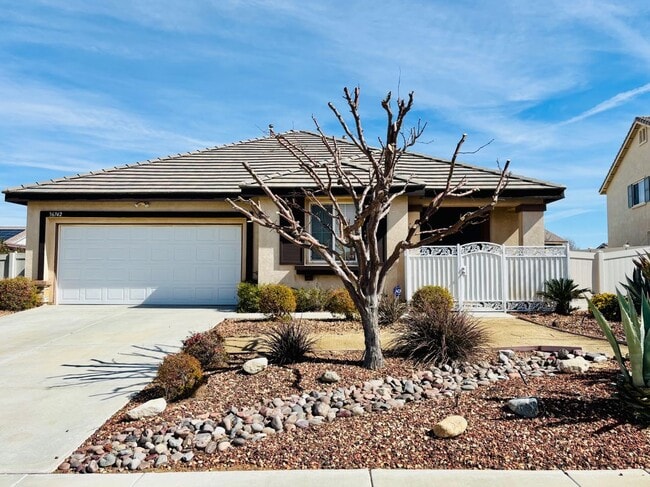 36742 37th St E in Palmdale, CA - Building Photo - Building Photo