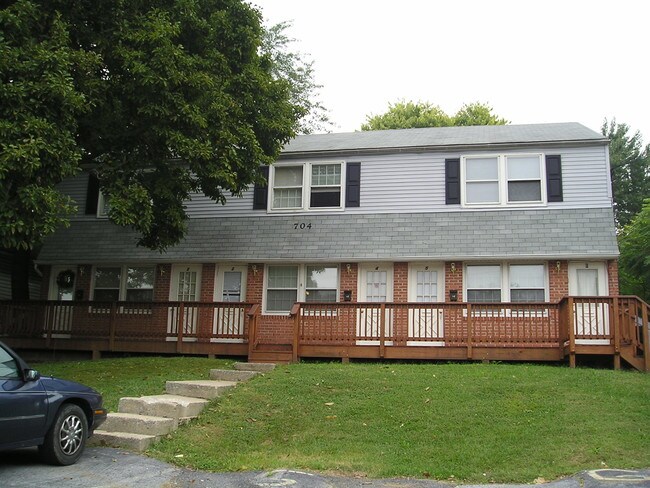 704 Motter Ave in Frederick, MD - Foto de edificio - Building Photo
