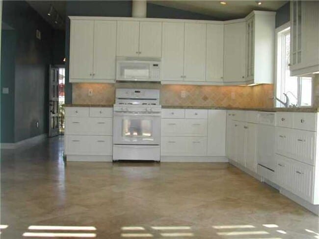 131 Nixon Cir in Oceanside, CA - Building Photo - Building Photo